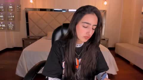 Larisa Smirnov online show from 01-11-26, 04:06