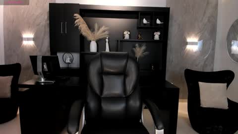 Larisa Smirnov online show from 01-18-26, 03:43