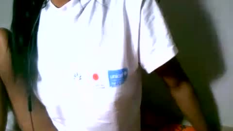 Snapshot of larra27 chatting on 02-19-26, 07:21 Malala online show from 02-19-26, 07:21