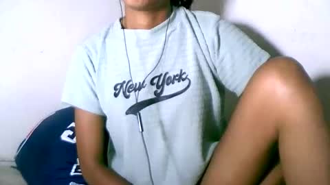 Snapshot of larra27 chatting on 02-25-26, 07:01 Malala online show from 02-25-26, 07:01