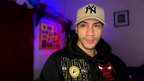 Snapshot of larry_jones chatting on 12-07-24, 01:07 andrew online show from 12-07-24, 01:07