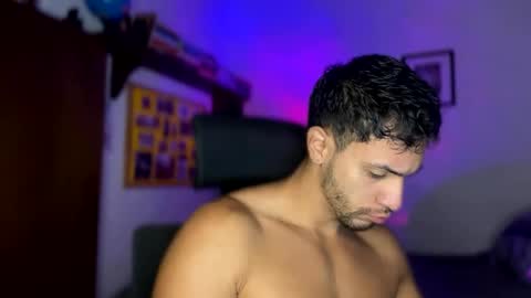 Snapshot of larry_jones chatting on 12-12-24, 01:17 andrew online show from 12-12-24, 01:17