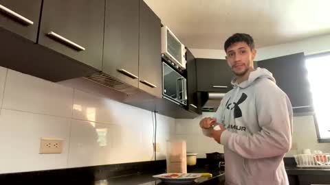 Snapshot of larry_jones chatting on 12-12-24, 04:21 andrew online show from 12-12-24, 04:21