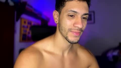 Snapshot of larry_jones chatting on 12-13-24, 01:22 andrew online show from 12-13-24, 01:22