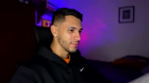 Snapshot of larry_jones chatting on 12-20-24, 02:27 andrew online show from 12-20-24, 02:27