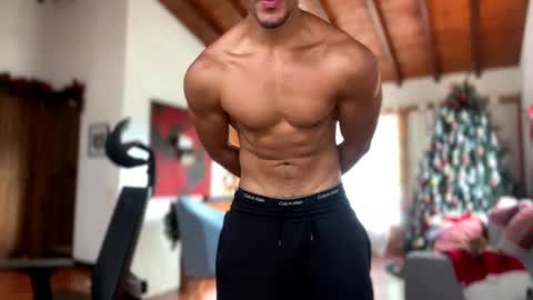 Snapshot of larry_jones chatting on 12-23-24, 05:32 andrew online show from 12-23-24, 05:32