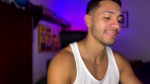 Snapshot of larry_jones chatting on 12-24-24, 01:39 andrew online show from 12-24-24, 01:39