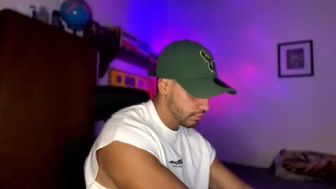 Snapshot of larry_jones chatting on 12-25-24, 01:41 andrew online show from 12-25-24, 01:41