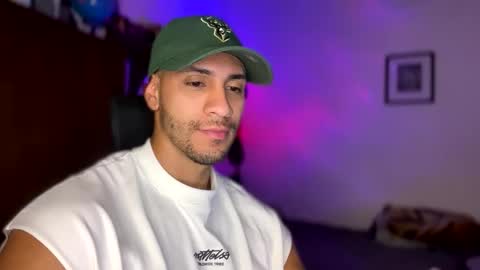 Snapshot of larry_jones chatting on 12-25-24, 04:43 andrew online show from 12-25-24, 04:43