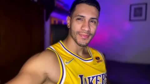 Snapshot of larry_jones chatting on 12-26-24, 02:05 andrew online show from 12-26-24, 02:05