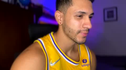 Snapshot of larry_jones chatting on 12-26-24, 05:19 andrew online show from 12-26-24, 05:19