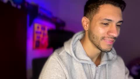 Snapshot of larry_jones chatting on 12-30-24, 01:47 andrew online show from 12-30-24, 01:47