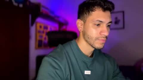 Snapshot of larry_jones chatting on 01-01-25, 03:03 andrew online show from 01-01-25, 03:03