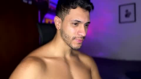 Snapshot of larry_jones chatting on 01-01-25, 06:06 andrew online show from 01-01-25, 06:06