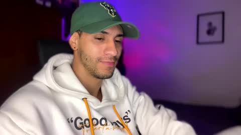 Snapshot of larry_jones chatting on 01-05-25, 05:20 andrew online show from 01-05-25, 05:20