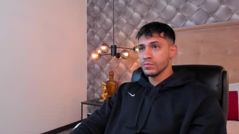 Snapshot of larry_jones chatting on 01-13-25, 01:17 andrew online show from 01-13-25, 01:17