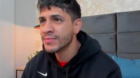 Snapshot of larry_jones chatting on 01-24-25, 01:47 andrew online show from 01-24-25, 01:47