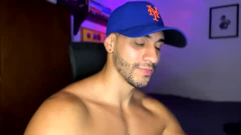 Snapshot of larry_jones chatting on 02-04-25, 01:23 andrew online show from 02-04-25, 01:23