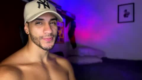 Snapshot of larry_jones chatting on 02-07-25, 01:25 andrew online show from 02-07-25, 01:25