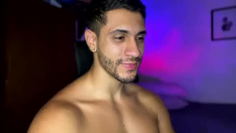 Snapshot of larry_jones chatting on 02-08-25, 01:22 andrew online show from 02-08-25, 01:22