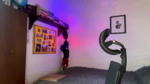 Snapshot of larry_jones chatting on 03-05-25, 02:12 andrew online show from 03-05-25, 02:12