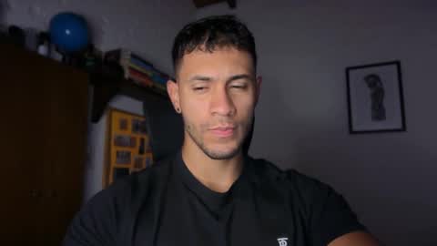 Snapshot of larry_jones chatting on 10-03-25, 01:19 andrew online show from 10-03-25, 01:19