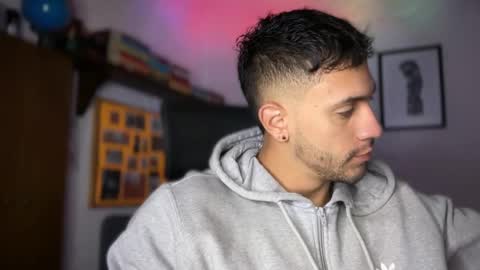 Snapshot of larry_jones chatting on 10-13-25, 01:22 andrew online show from 10-13-25, 01:22