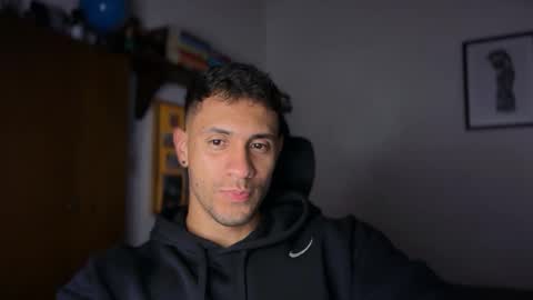 Snapshot of larry_jones chatting on 10-15-25, 01:39 andrew online show from 10-15-25, 01:39