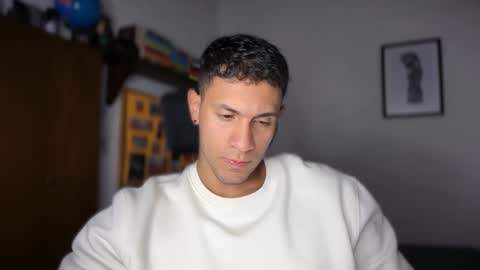 Snapshot of larry_jones chatting on 10-26-25, 01:00 andrew online show from 10-26-25, 01:00