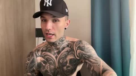 Snapshot of larsskeet chatting on 05-18-26, 05:30 larsskeet online show from 05-18-26, 05:30