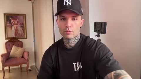 Snapshot of larsskeet chatting on 05-20-26, 05:19 larsskeet online show from 05-20-26, 05:19