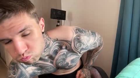 Snapshot of larsskeet chatting on 05-24-26, 04:01 larsskeet online show from 05-24-26, 04:01
