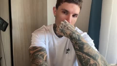 Snapshot of larsskeet chatting on 06-11-26, 05:44 larsskeet online show from 06-11-26, 05:44