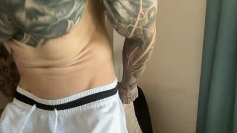 Snapshot of larsskeet chatting on 06-19-26, 06:34 larsskeet online show from 06-19-26, 06:34