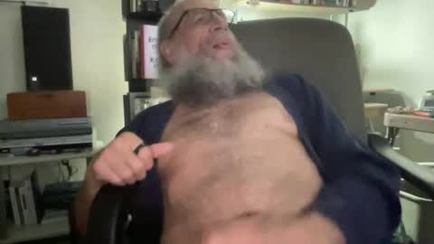 Snapshot of laser134 chatting on 04-27-26, 01:42 chris online show from 04-27-26, 01:42