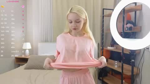 Emilia for my friends Amy online show from 11-12-25, 01:28