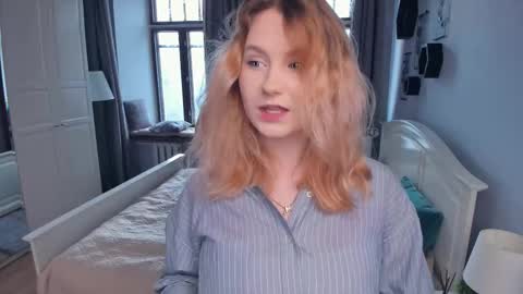 Snapshot of lasky_blesss chatting on 10-30-25, 11:00 Julia online show from 10-30-25, 11:00