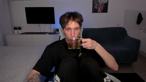 Snapshot of lastnight4you chatting on 12-18-24, 12:21 acie online show from 12-18-24, 12:21