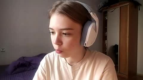 Linet online show from 04-22-26, 08:06