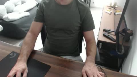Snapshot of latexdave84 chatting on 06-05-26, 01:17 latexdave84 online show from 06-05-26, 01:17