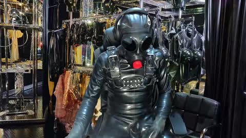 Snapshot of latexlover202 chatting on 01-10-25, 08:37 latexlover202 online show from 01-10-25, 08:37