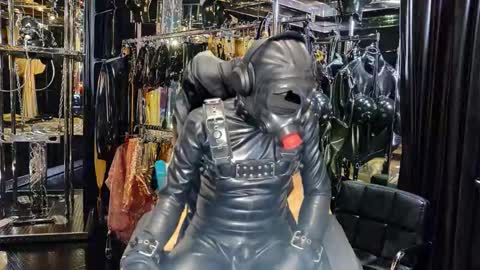Snapshot of latexlover202 chatting on 11-25-25, 09:26 latexlover202 online show from 11-25-25, 09:26