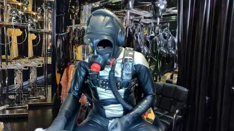 Snapshot of latexlover202 chatting on 02-11-26, 12:04 latexlover202 online show from 02-11-26, 12:04
