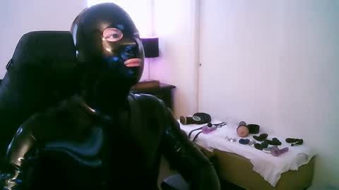 latexminheadroom online show from 12-14-25, 07:07