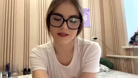 Snapshot of latiapetosa chatting on 06-10-26, 01:32 Mia online show from 06-10-26, 01:32