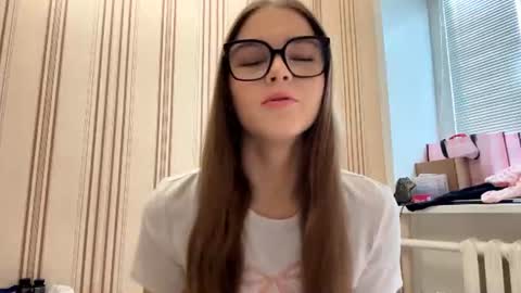 Snapshot of latiapetosa chatting on 06-21-26, 01:13 Mia online show from 06-21-26, 01:13