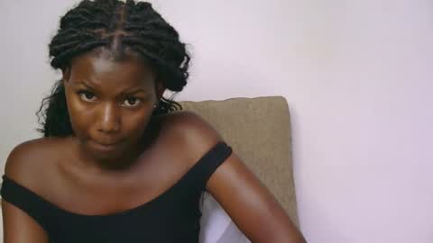 latiffaah_xx online show from 04-01-26, 02:12