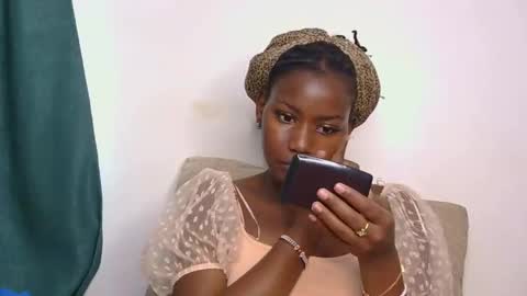 latiffaah_xx online show from 04-21-26, 11:38