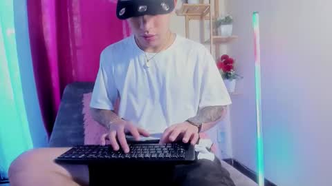 Snapshot of latiin_boy21 chatting on 11-08-25, 05:34 latiin_boy21 online show from 11-08-25, 05:34