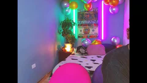 Snapshot of latin_boysxxx_ chatting on 10-18-25, 10:21 latin_boysxxx_ online show from 10-18-25, 10:21